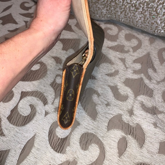 Authentic Louis Vuitton bag - Picture 6 of 7